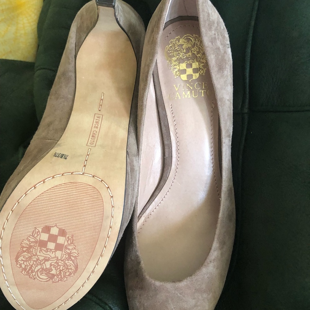 Suede pumps